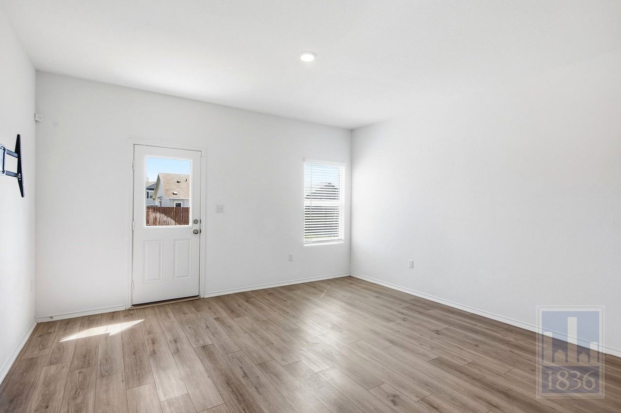 13705 Menard Way - Photo 7 of 50