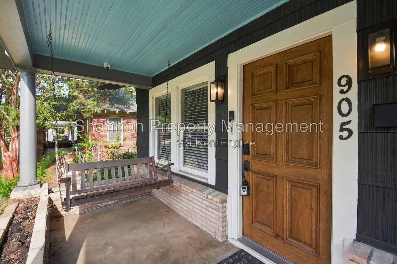905 Pizer St - Photo 2 of 24