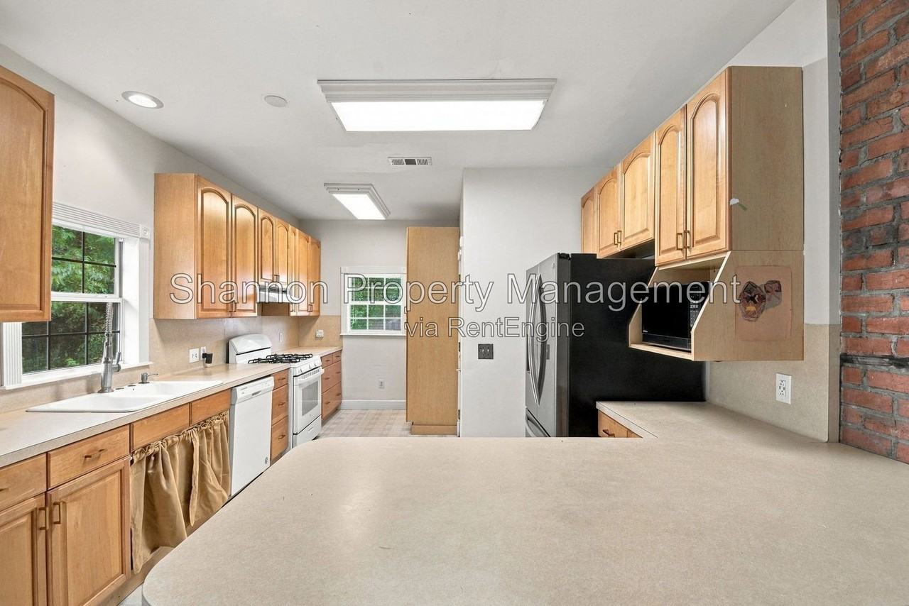 905 Pizer St - Photo 7 of 24