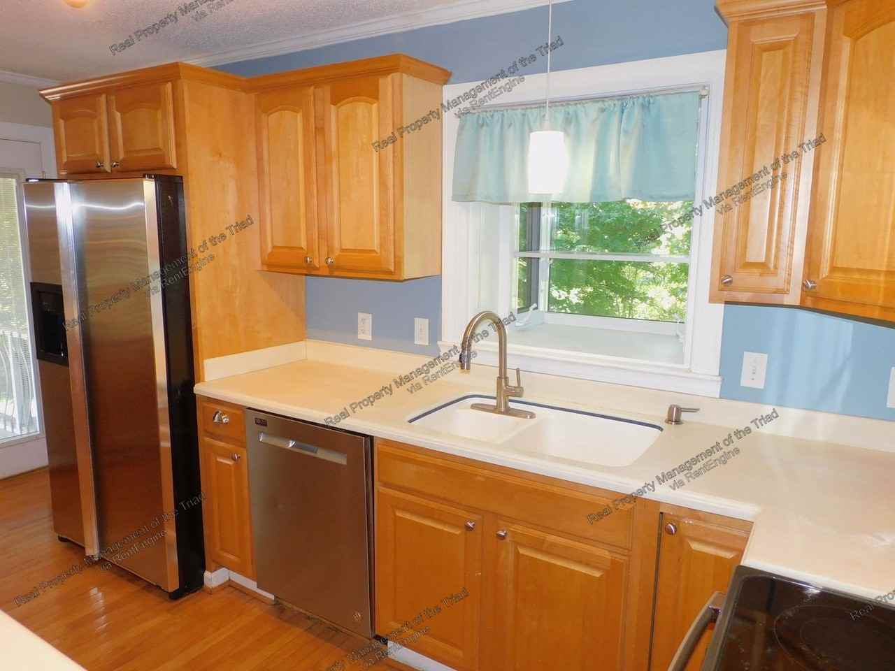 1080 Whispering Pines Dr - Photo 4 of 30