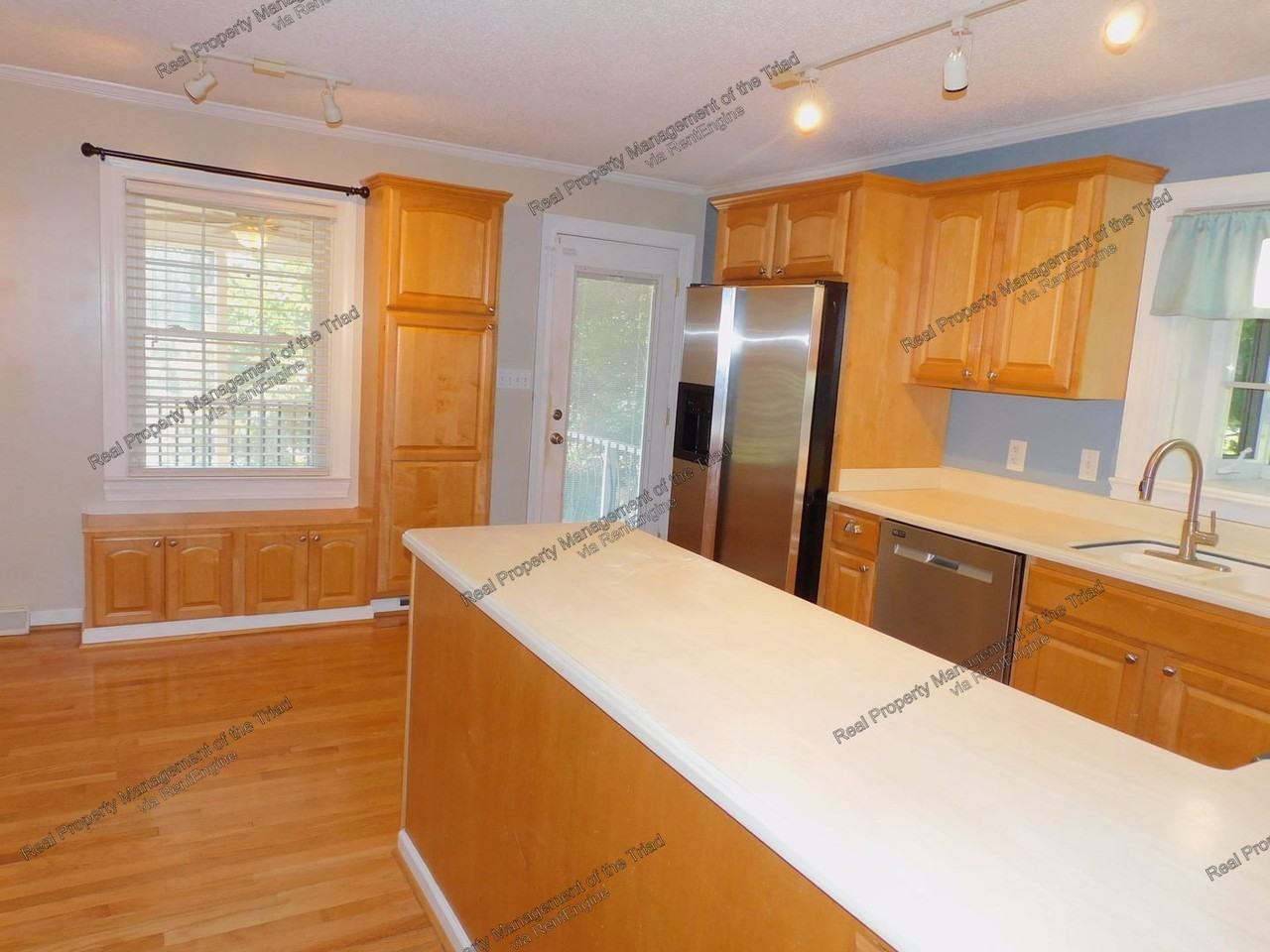 1080 Whispering Pines Dr - Photo 6 of 30