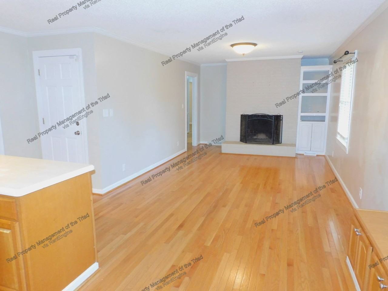1080 Whispering Pines Dr - Photo 7 of 30