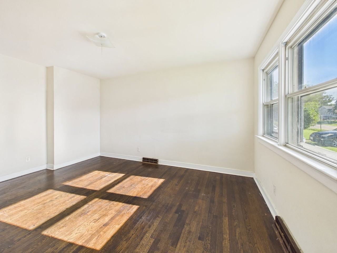 3708 Whitlock Ave - Photo 4 of 41