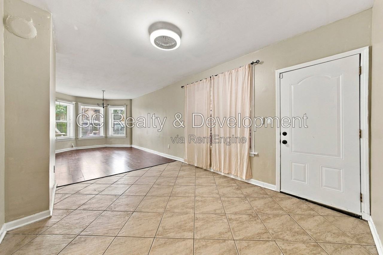 3738 S Hermitage Ave #1 - Photo 4 of 14