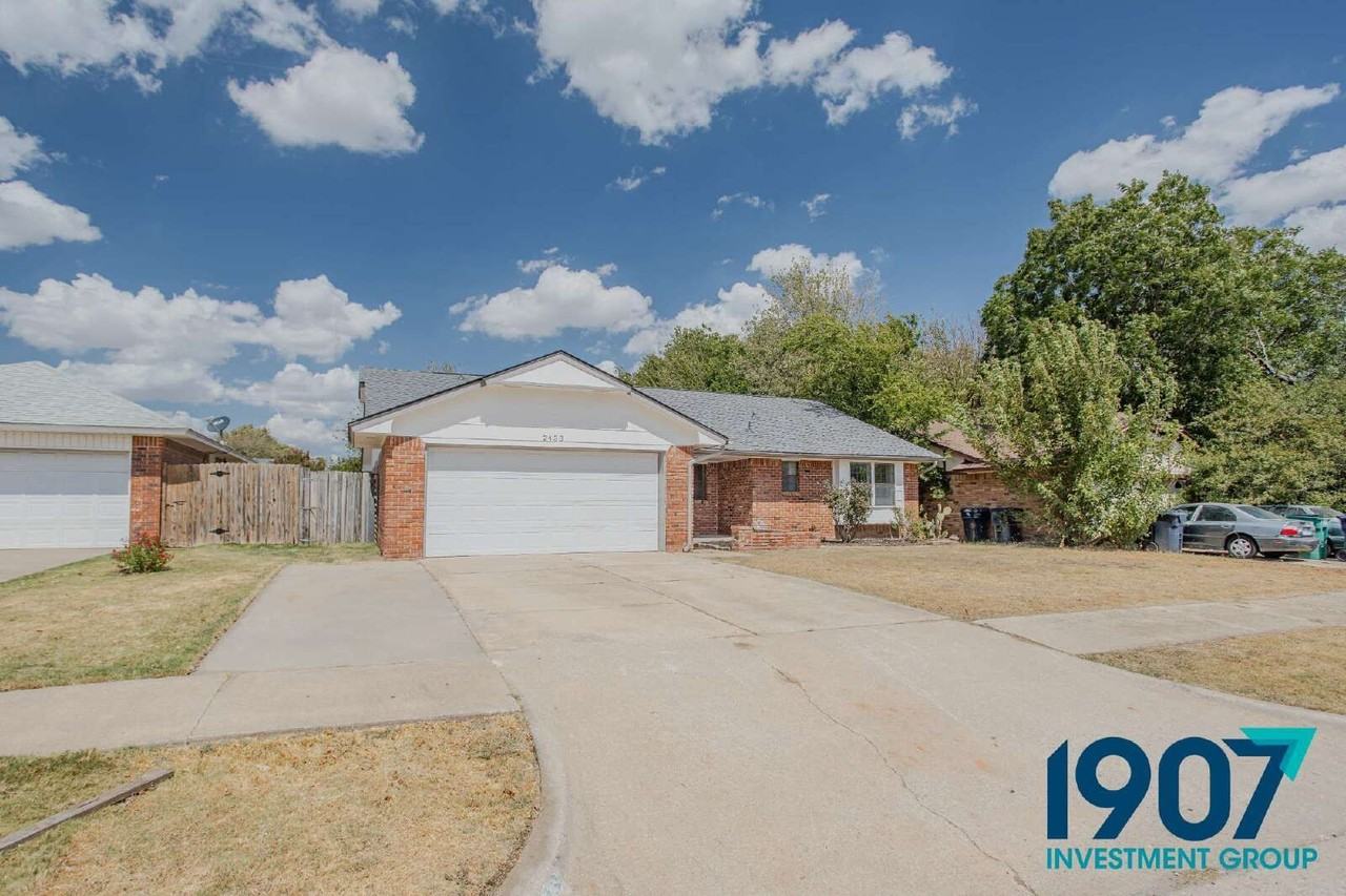 2433 Sw 93rd St - Photo 4 of 29