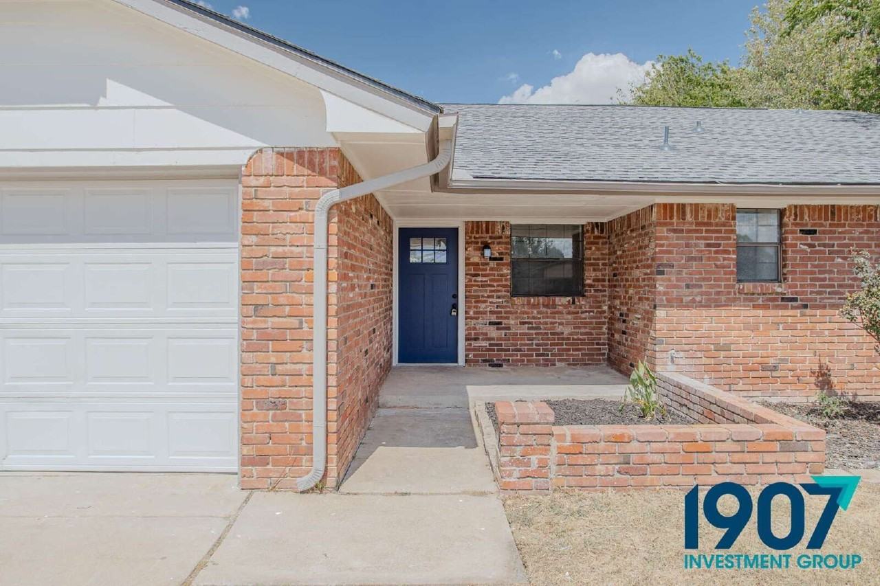 2433 Sw 93rd St - Photo 5 of 29