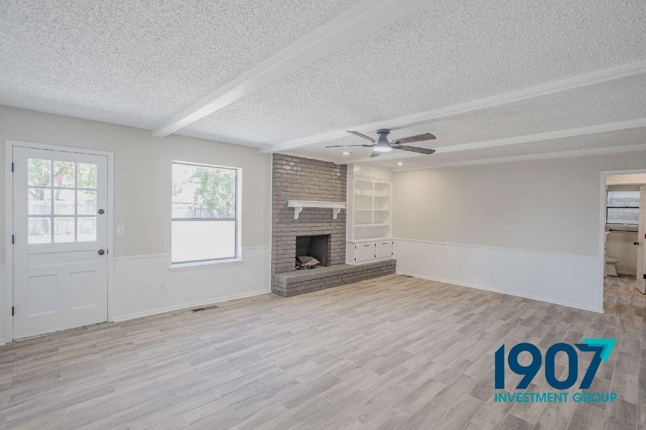 2433 Sw 93rd St - Photo 6 of 29