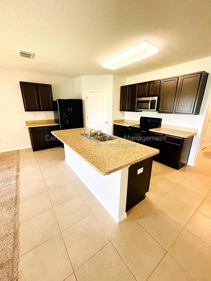3685 Maidencain St - Photo 4 of 23