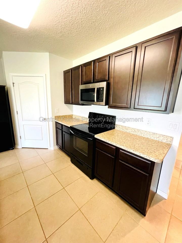 3685 Maidencain St - Photo 5 of 23