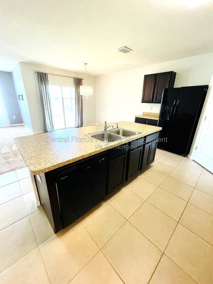3685 Maidencain St - Photo 6 of 23