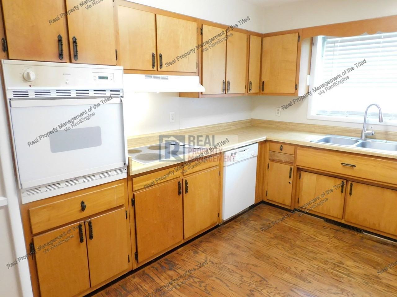 604 Pineburr Rd - Photo 3 of 34