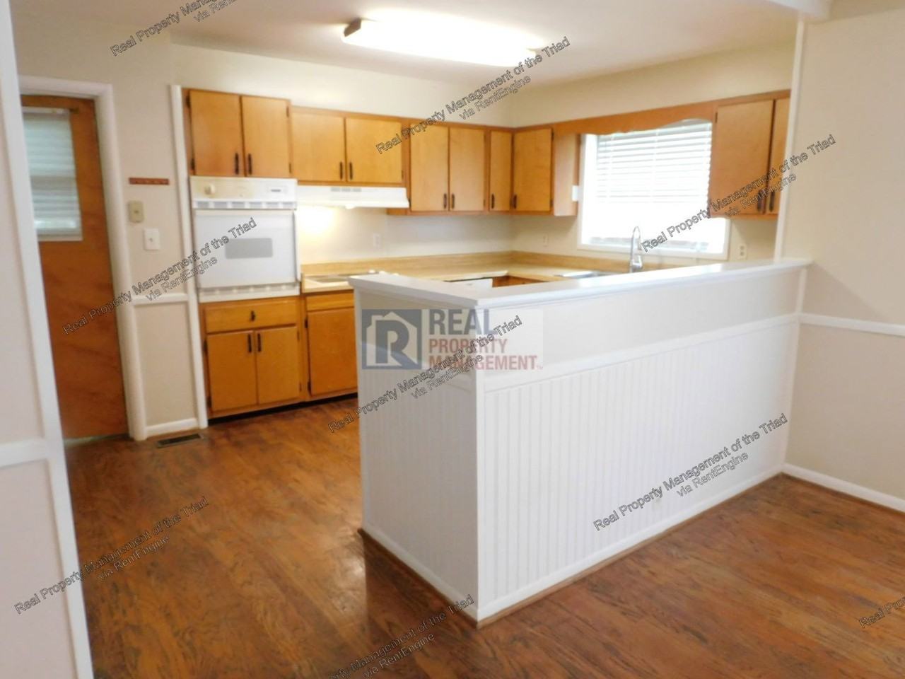 604 Pineburr Rd - Photo 5 of 34