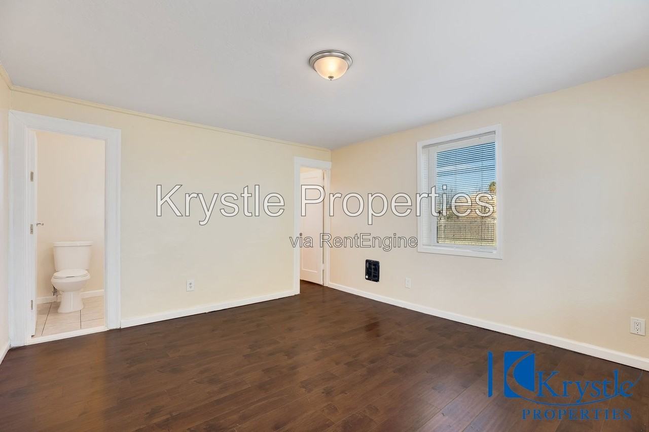 235 Mayo Ave #C - Photo 3 of 18