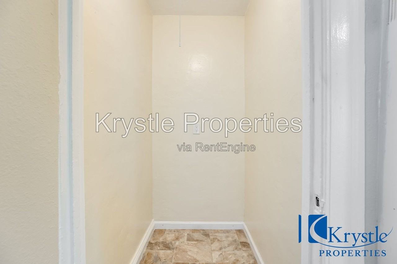 235 Mayo Ave #C - Photo 4 of 18