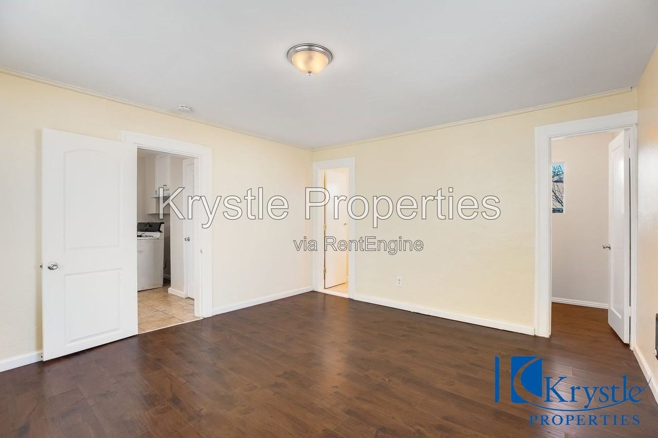 235 Mayo Ave #C - Photo 5 of 18