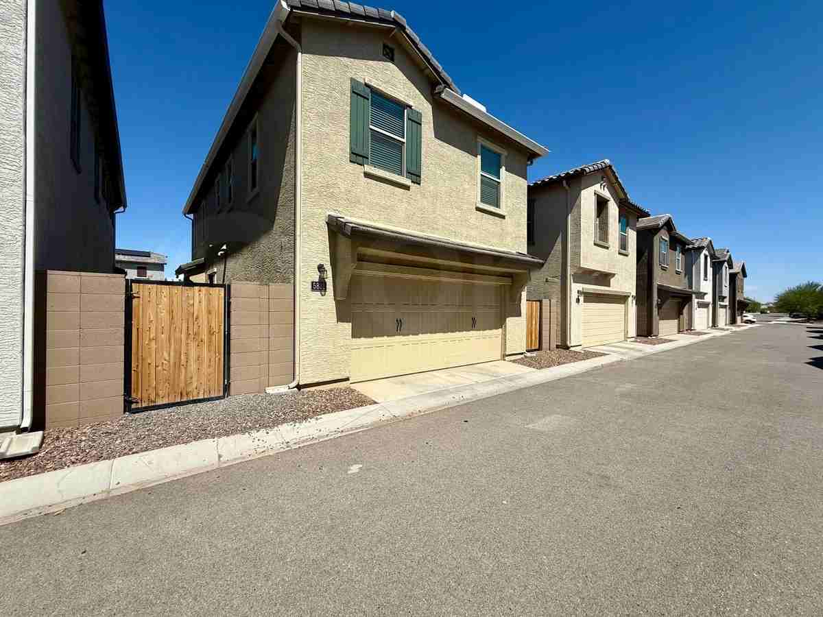 5831 W Encinas Ln - Photo 2 of 27