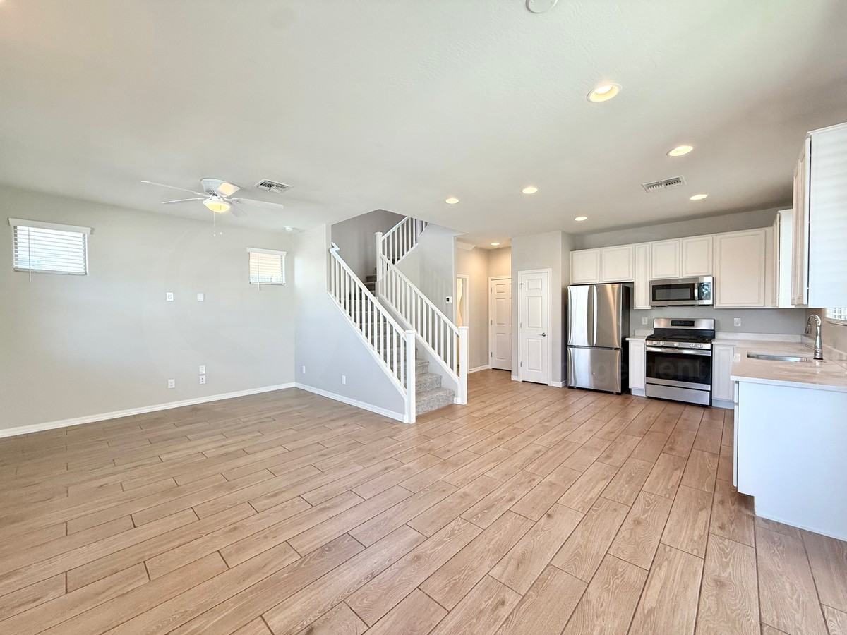 5831 W Encinas Ln - Photo 7 of 27