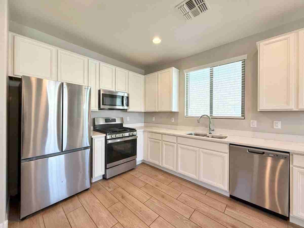 5831 W Encinas Ln - Photo 4 of 27