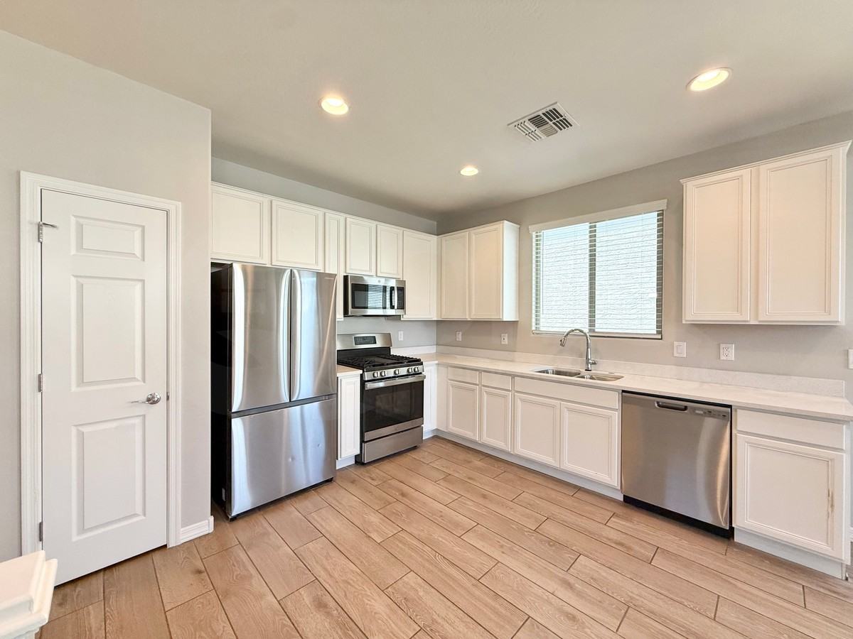 5831 W Encinas Ln - Photo 5 of 27