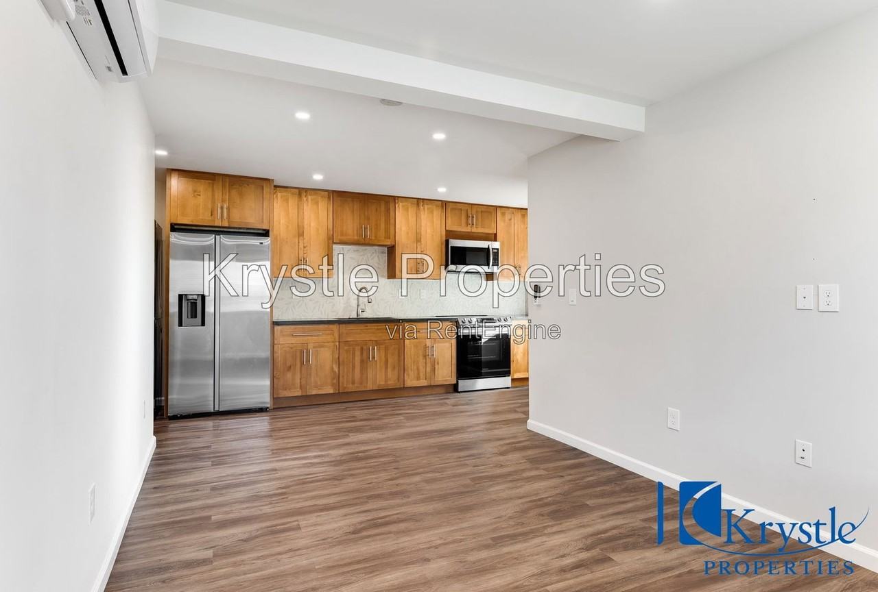 471 Mcgrue Cir #1 - Photo 3 of 12