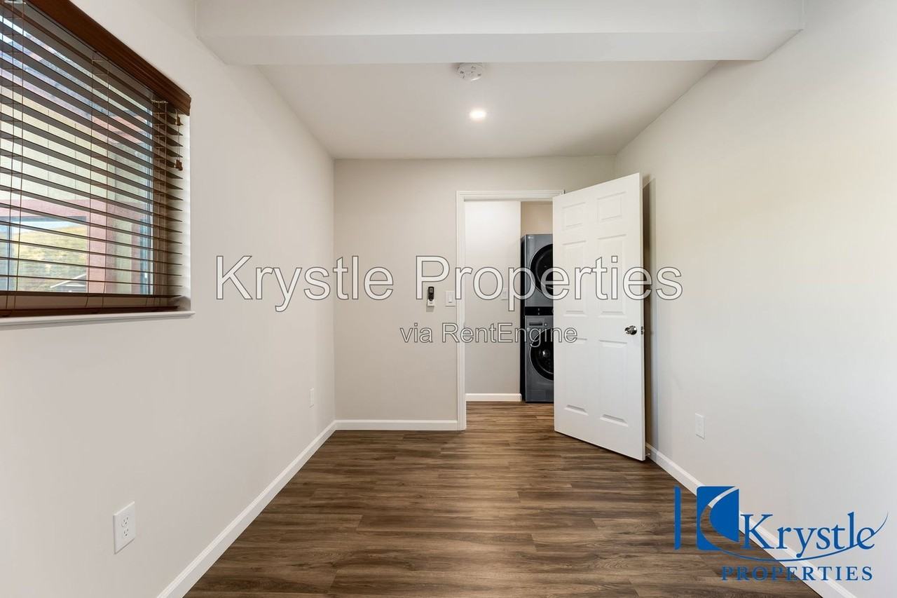 471 Mcgrue Cir #1 - Photo 5 of 12
