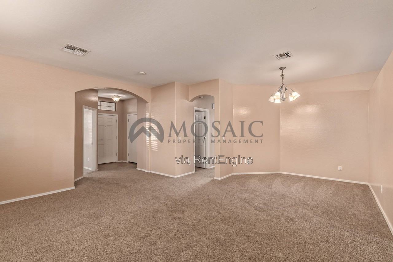 2317 S 88th Dr - Photo 4 of 24