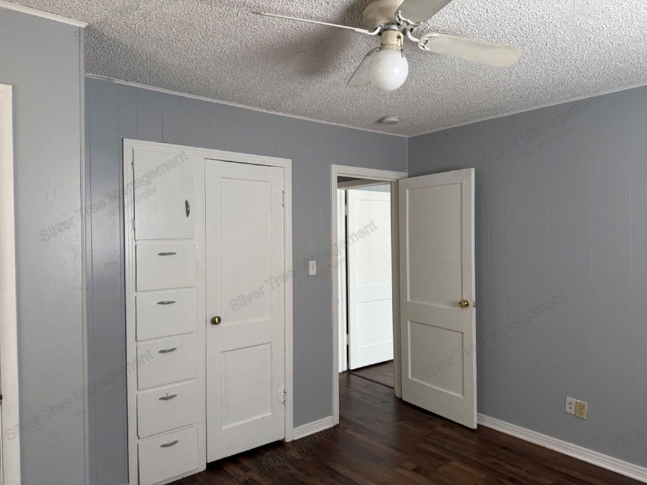 206 E Nelson St - Photo 2 of 9