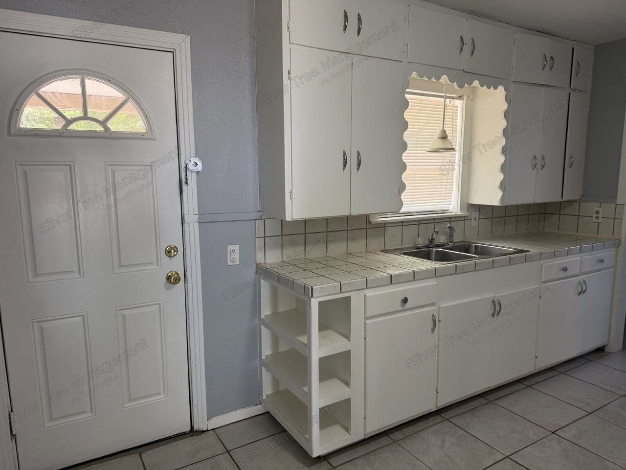 206 E Nelson St - Photo 3 of 9