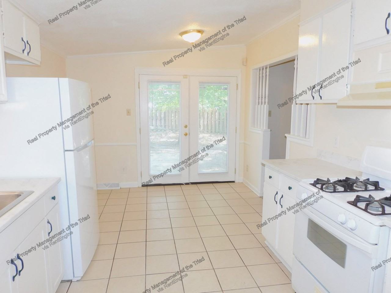 2209 Revelle Ln - Photo 2 of 19