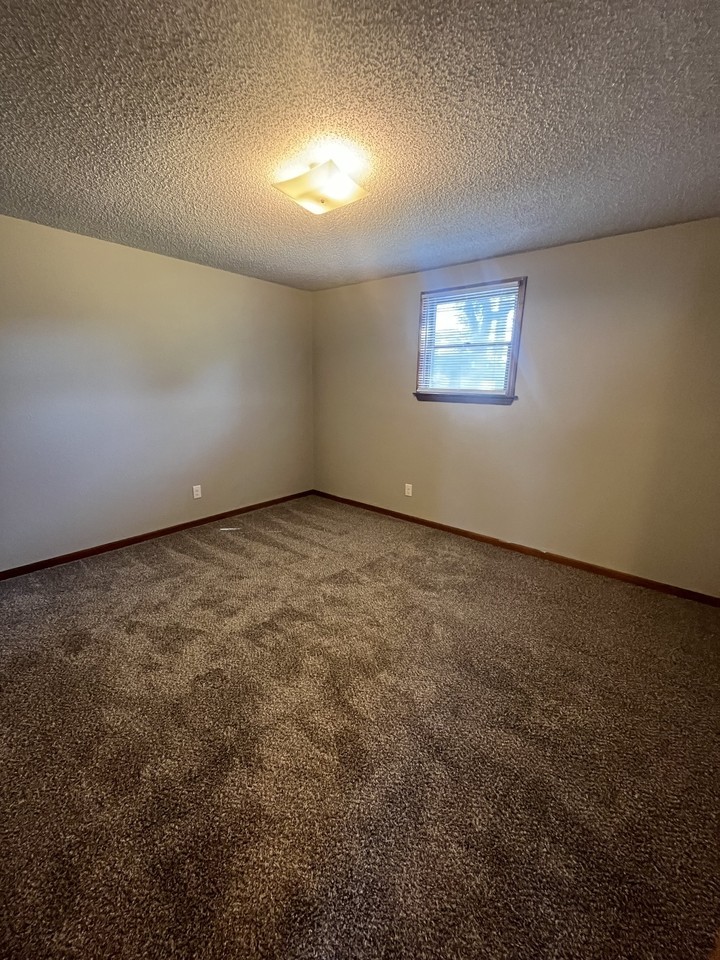 307 S Mulberry St #D - Photo 2 of 10