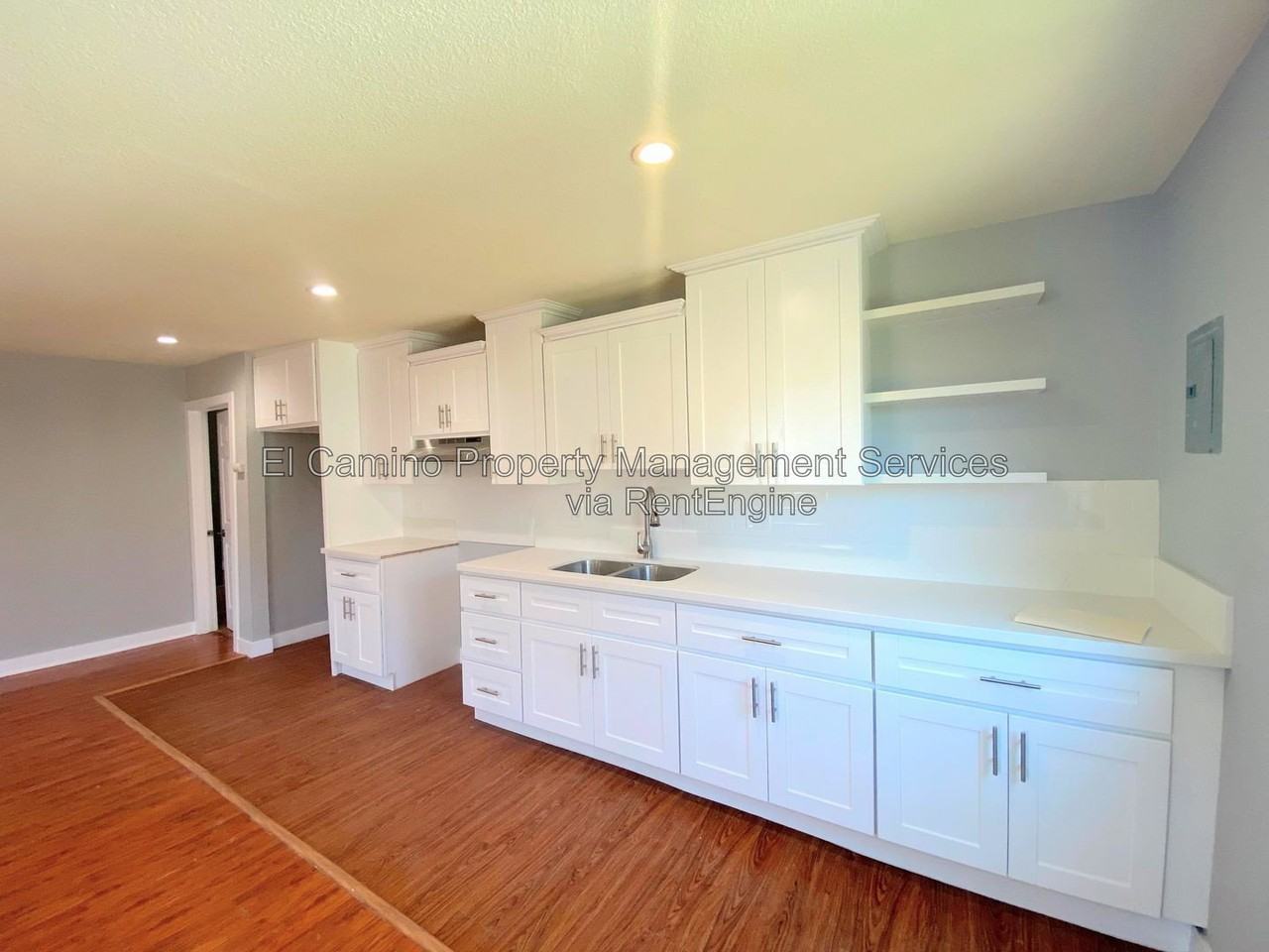 303 N Townsend Ave - Photo 3 of 12