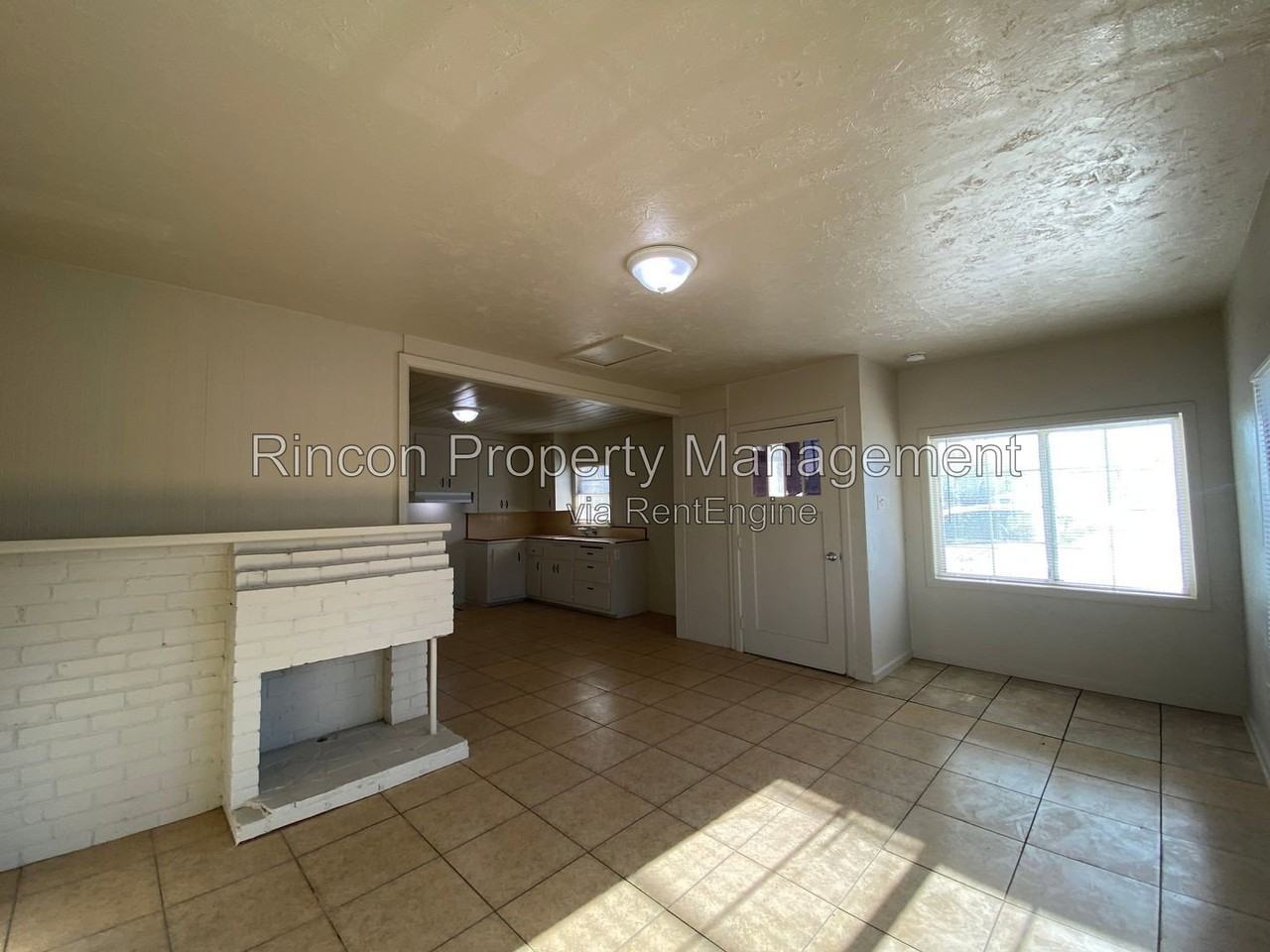 752 W Main St - Photo 2 of 15
