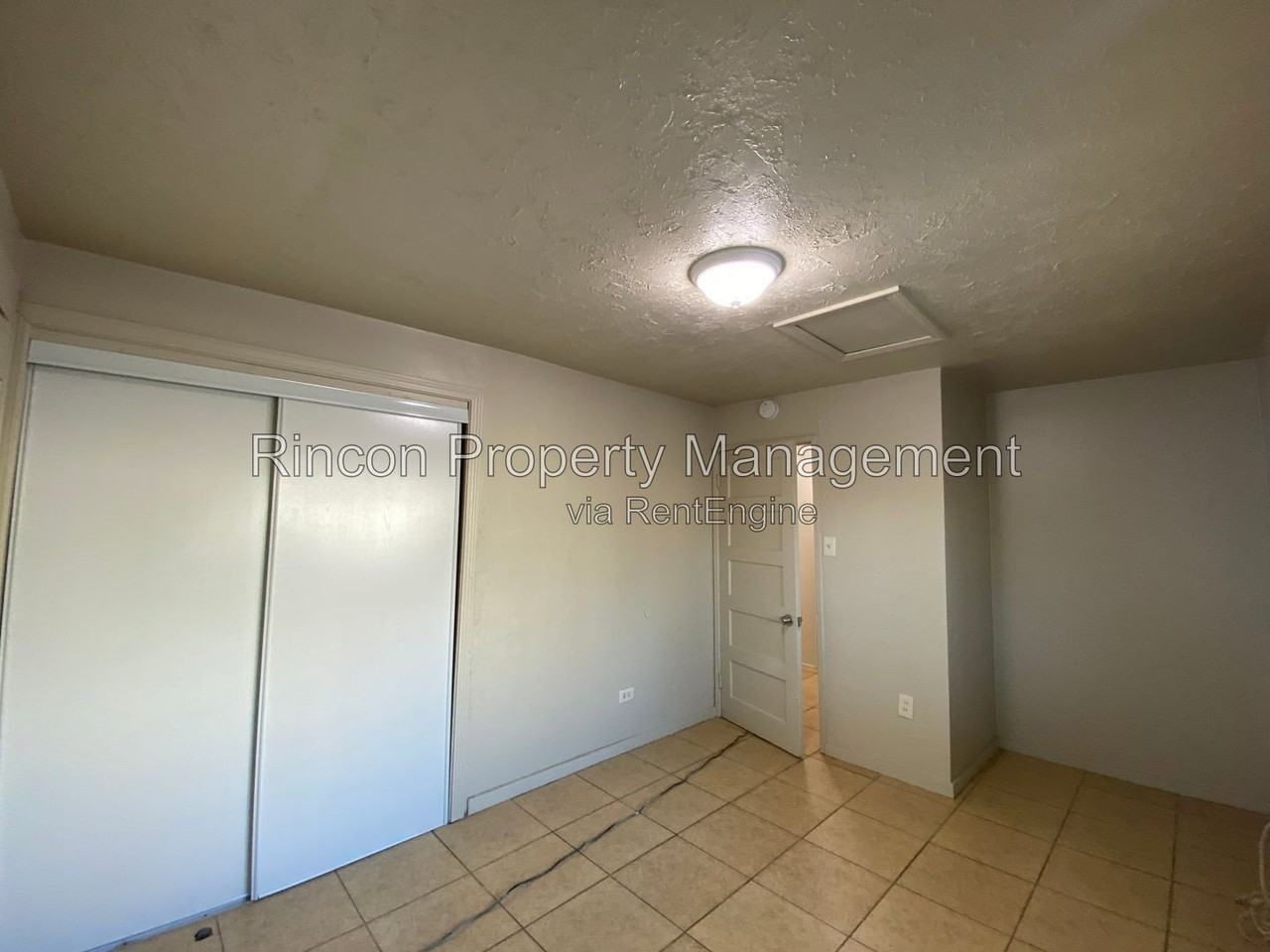 752 W Main St - Photo 4 of 15