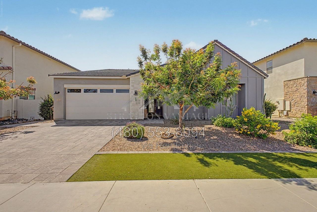 1461 E San Carlos Way