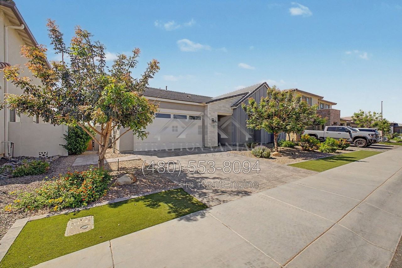 1461 E San Carlos Way - Photo 2 of 37