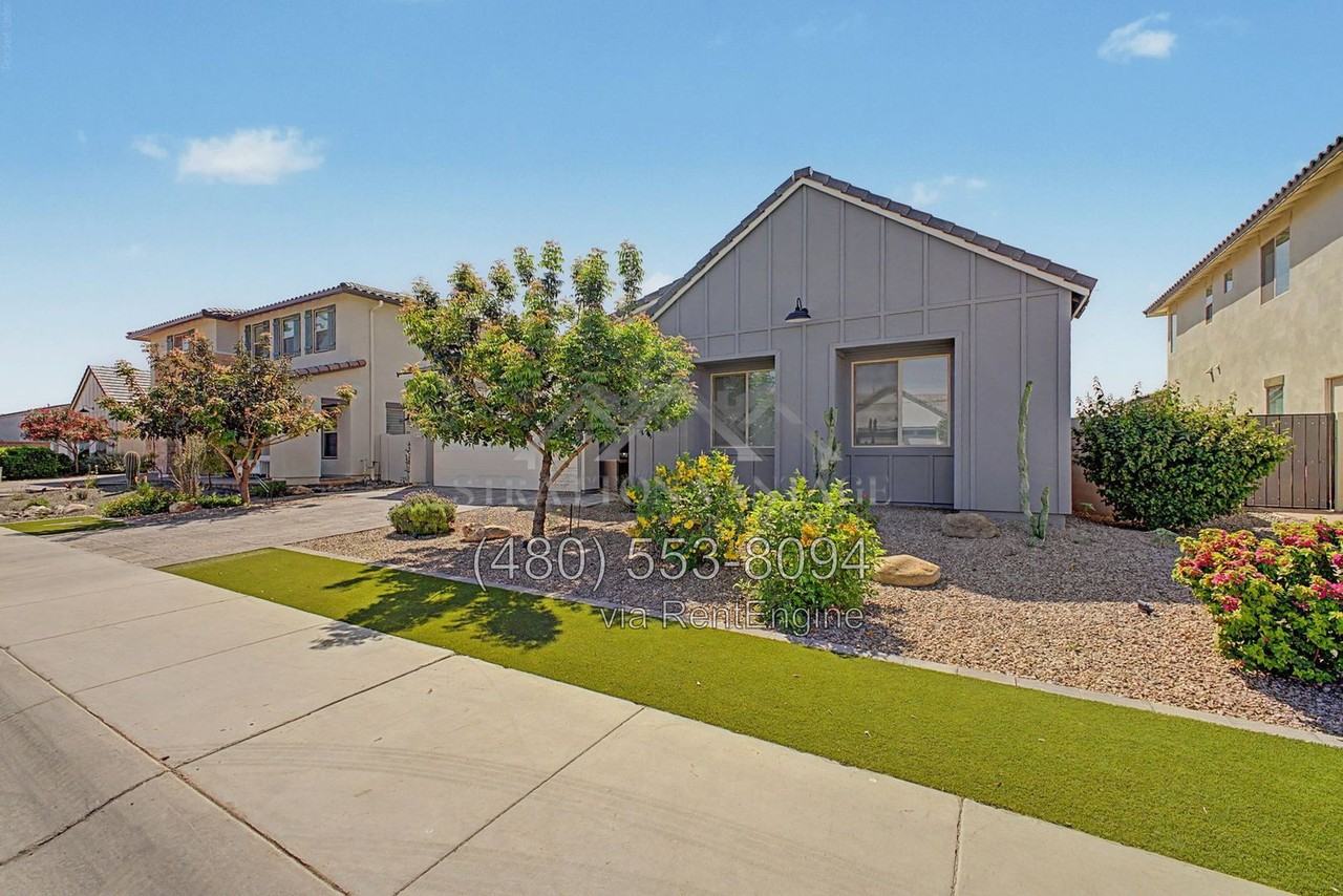 1461 E San Carlos Way - Photo 3 of 37