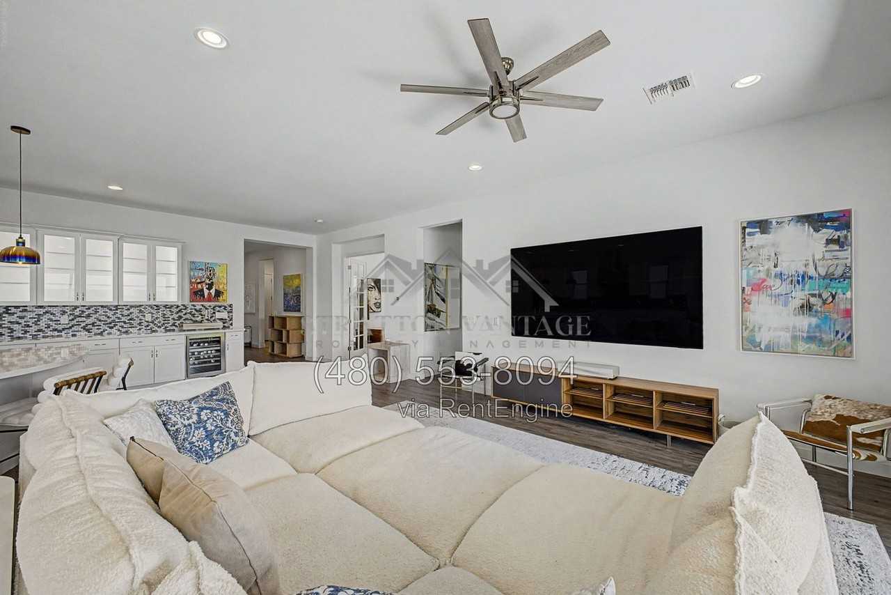 1461 E San Carlos Way - Photo 5 of 37
