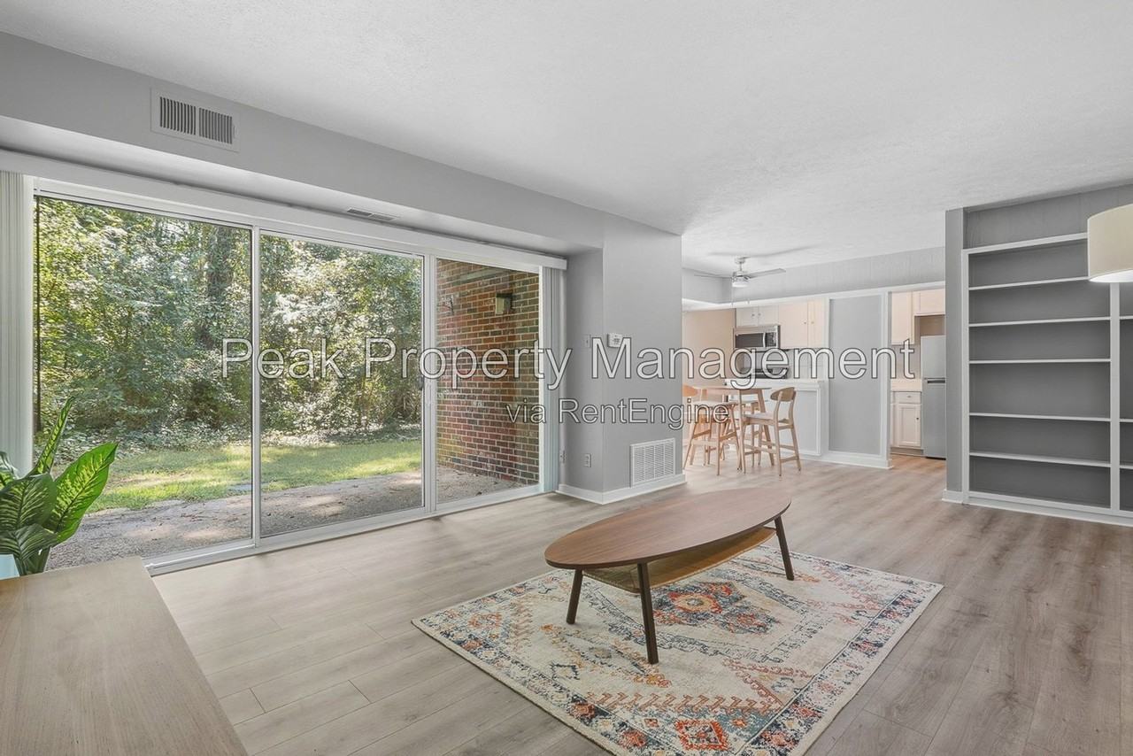 5200 Castlewood Rd #B - Photo 4 of 22