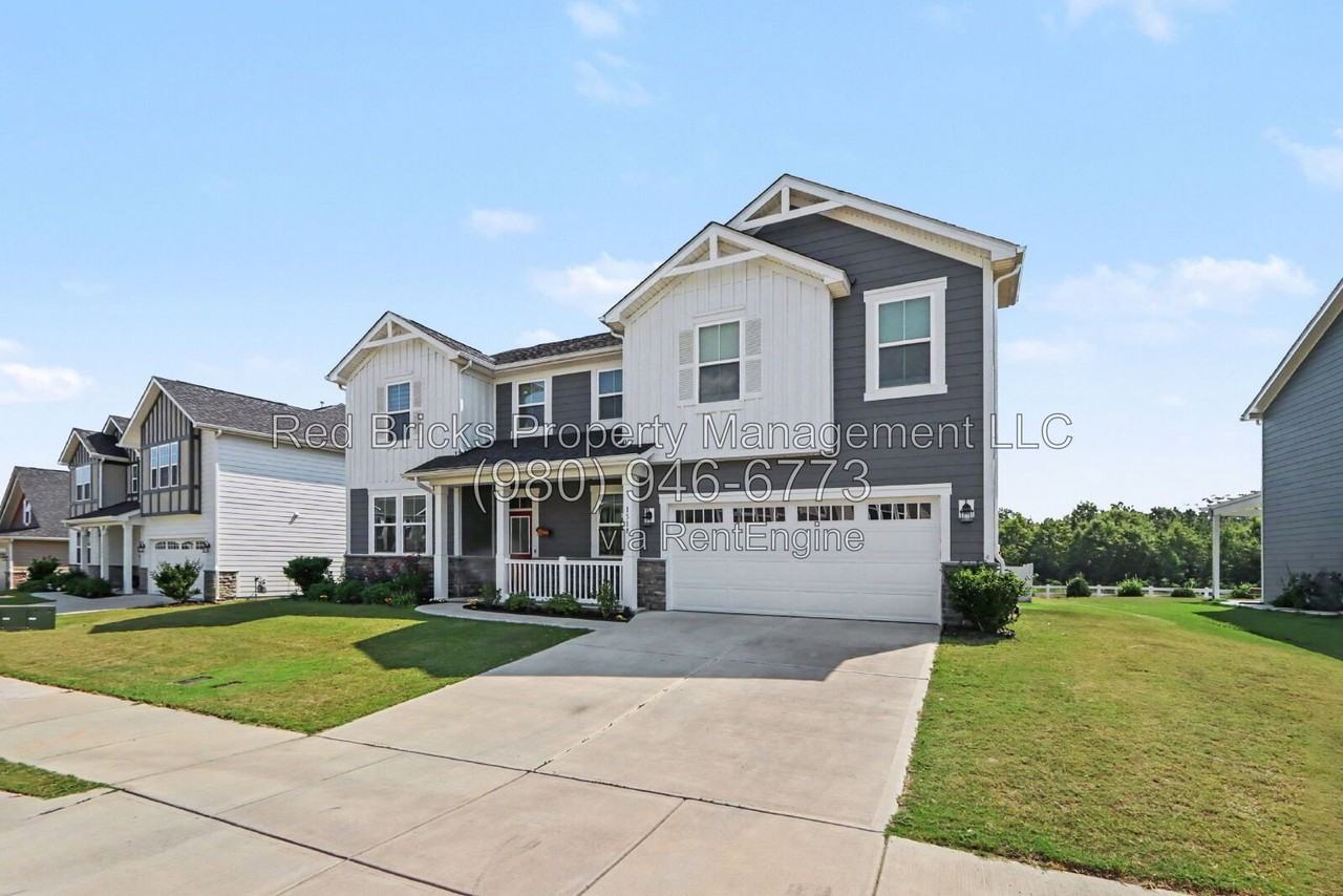 1518 Ainslie Place Rd - Photo 3 of 36