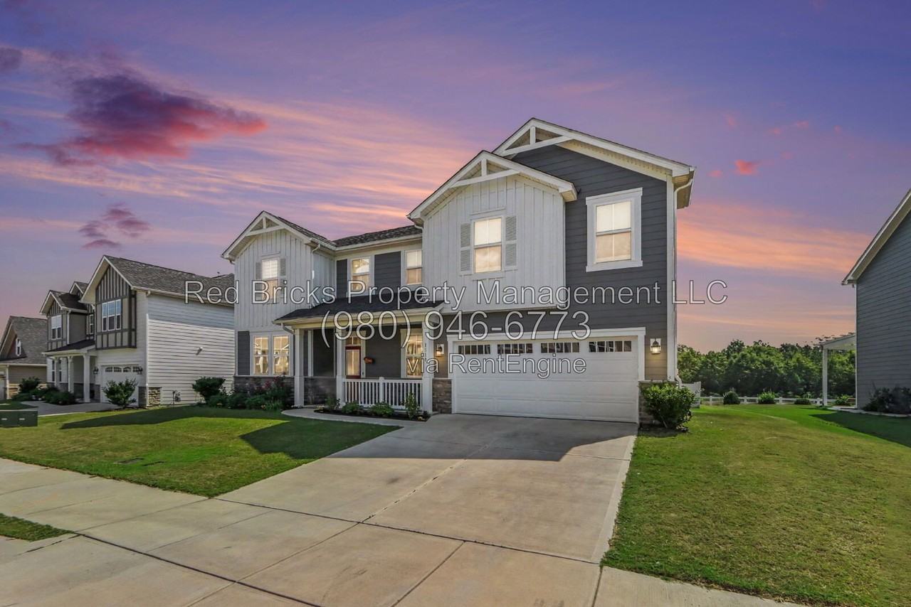 1518 Ainslie Place Rd - Photo 4 of 36