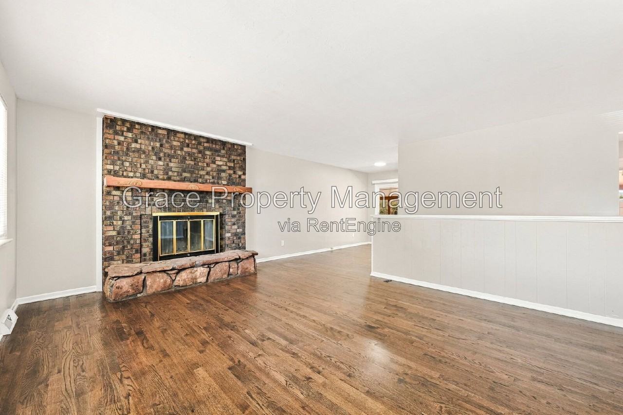 1333 S Kendall Ct - Photo 3 of 23