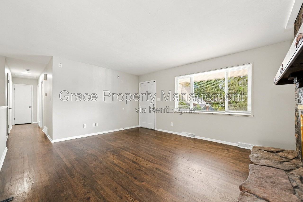 1333 S Kendall Ct - Photo 5 of 23