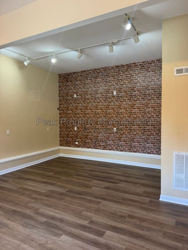 10652 Anna Marie Dr - Photo 3 of 13