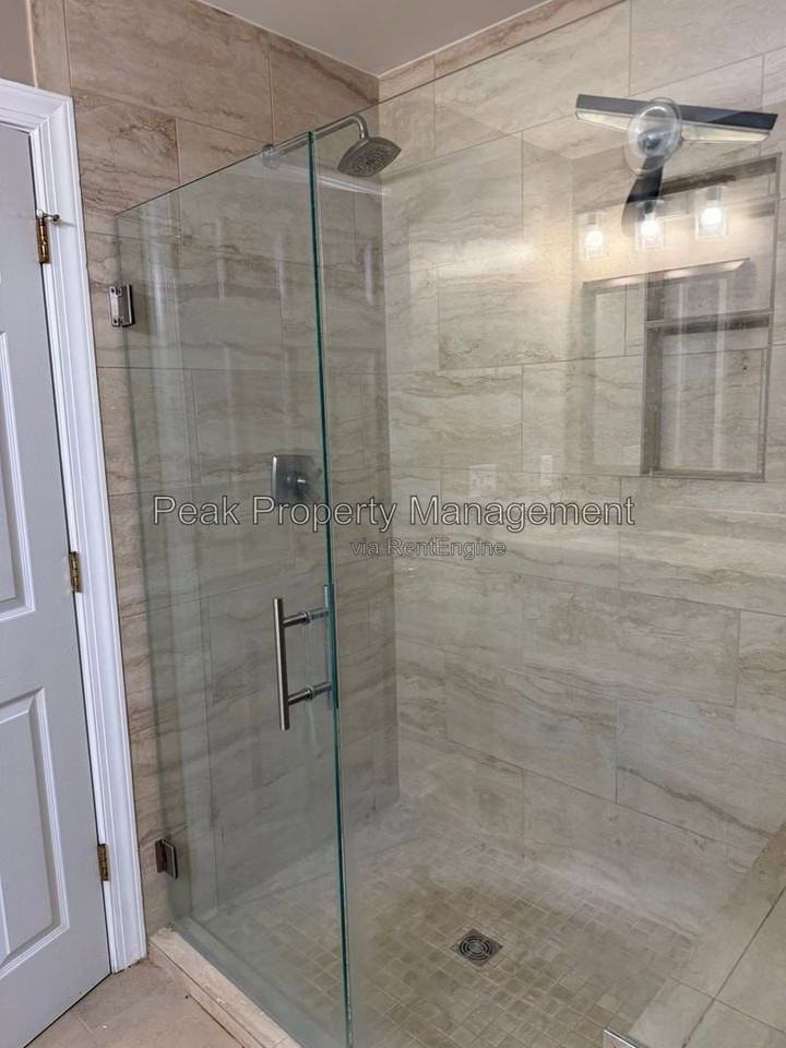 10652 Anna Marie Dr - Photo 4 of 13