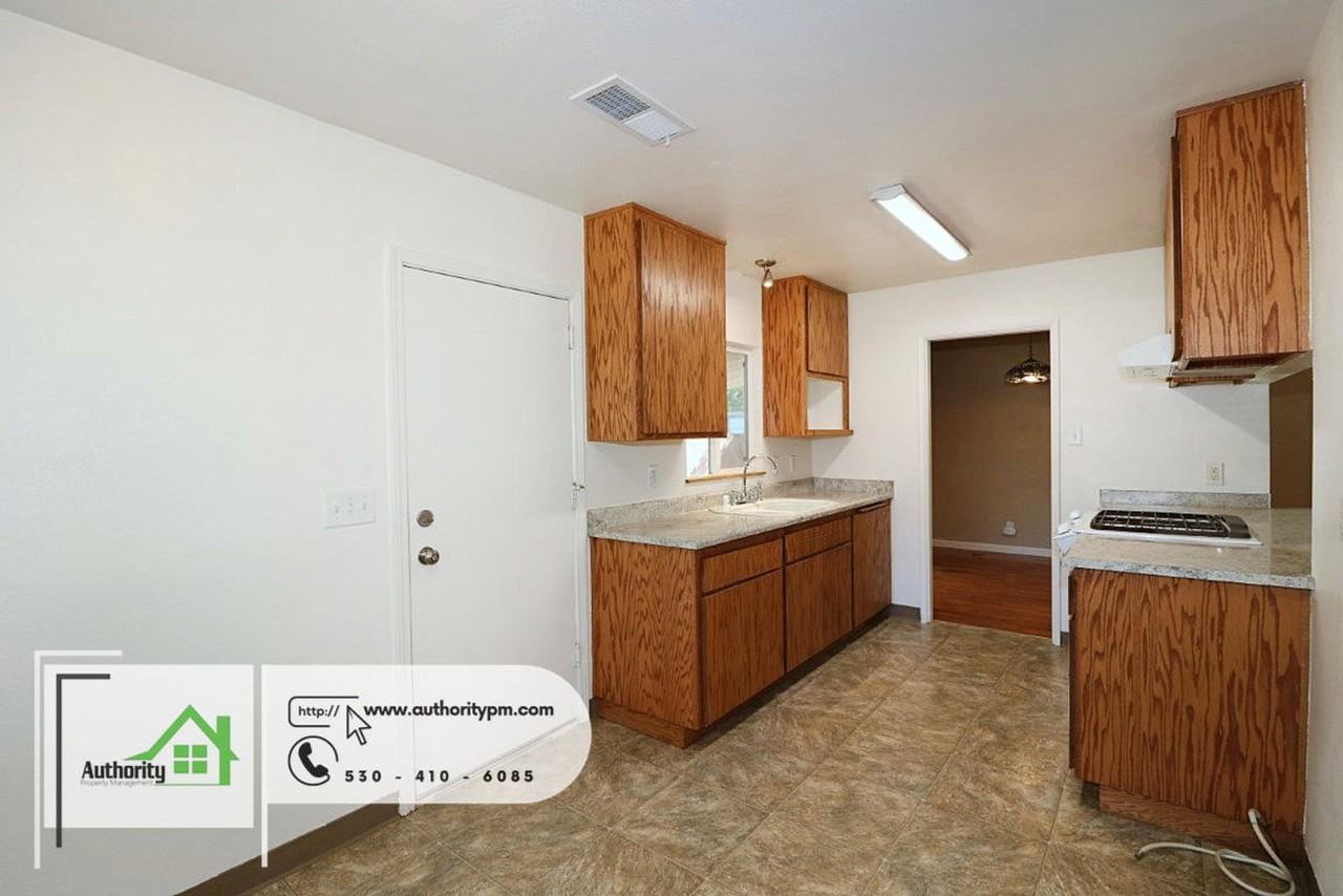 705 Lincoln St - Photo 3 of 24