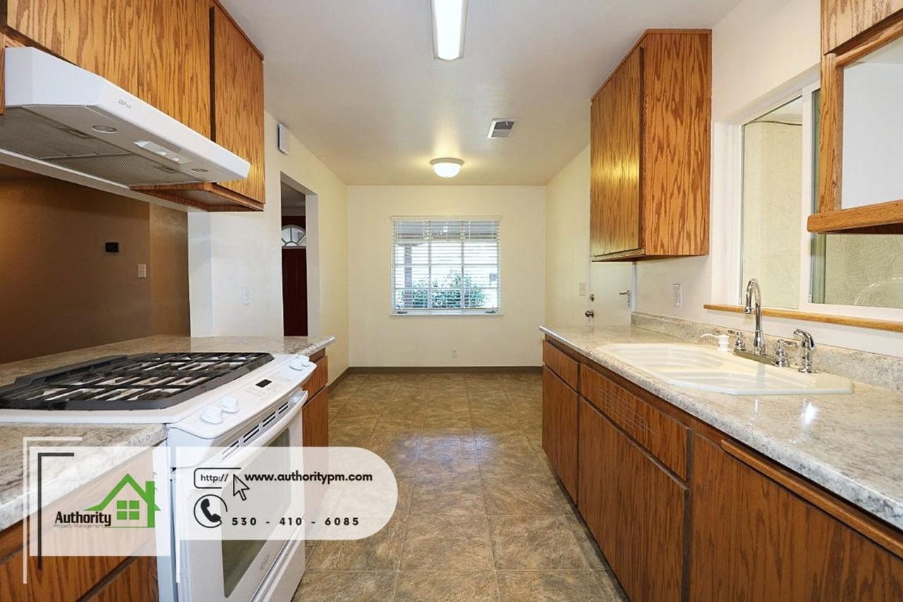 705 Lincoln St - Photo 4 of 24