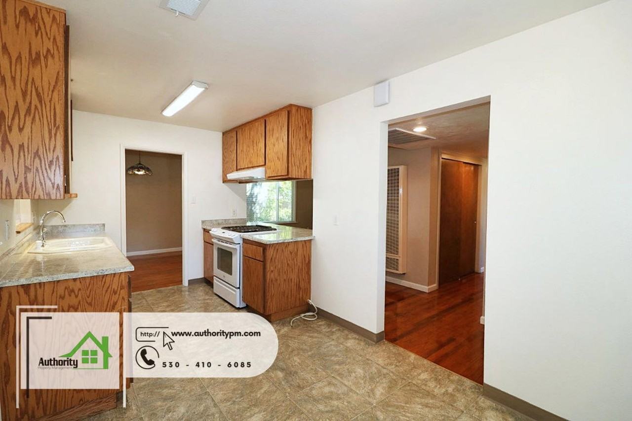 705 Lincoln St - Photo 5 of 24