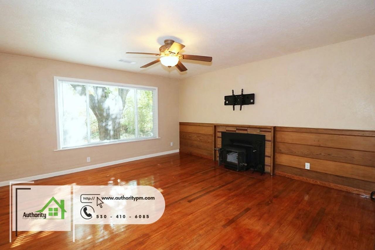 705 Lincoln St - Photo 6 of 24