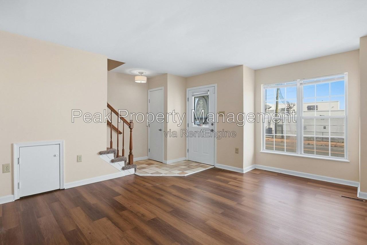 813 W Leigh St - Photo 5 of 26