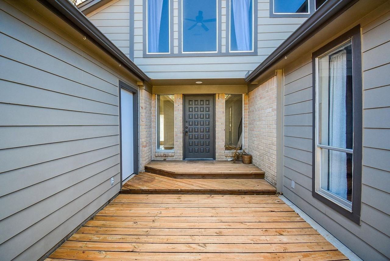 16505 Cornwall St - Photo 2 of 31